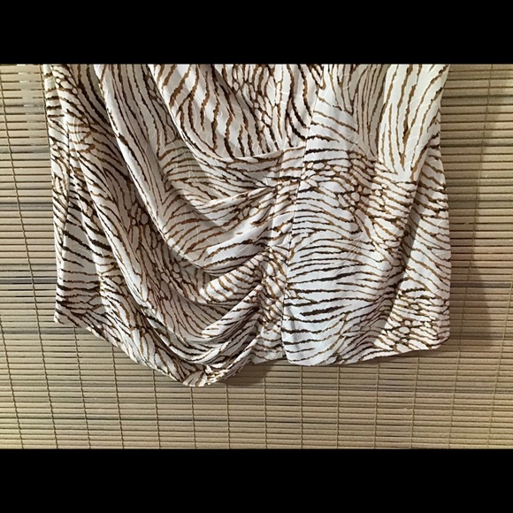 💵🍾HP🥂🍾RAFEALLA Woman. draped front blouse - Picture 3 of 13